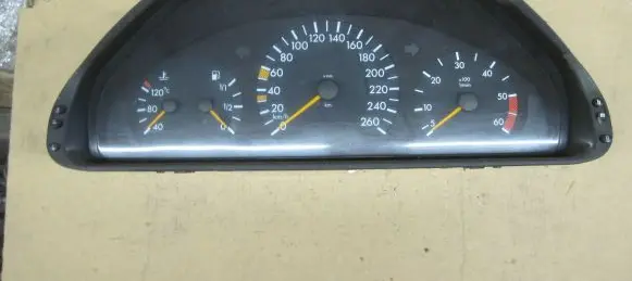 Mercedes-Benz E W210 Speedometer (instrument cluster) 87001345