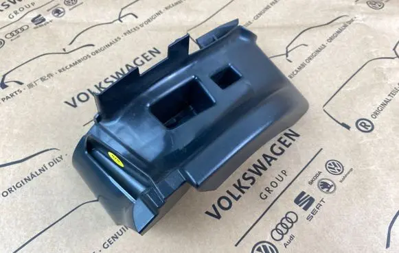 Audi Q3 8U Seat belt trim 8U0857791