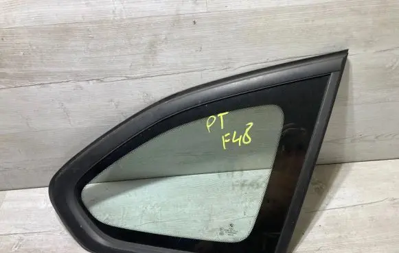 BMW X1 F48 F49 Rear side window 7349648