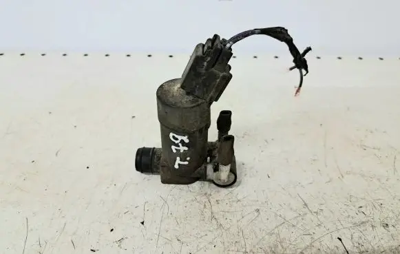 Volvo V70 Windscreen/windshield washer pump