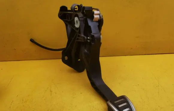 Volkswagen Golf VIII Clutch pedal 5Q1721059HQ