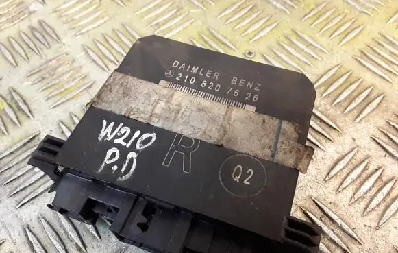 Mercedes-Benz E W210 Door control unit/module 2108207626 A2108207626