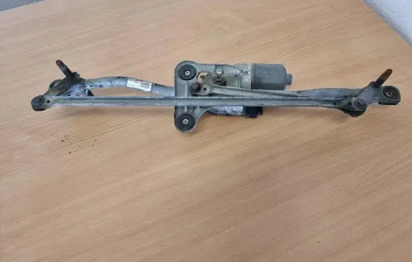 Volvo S80 Front wiper linkage and motor 31333456
