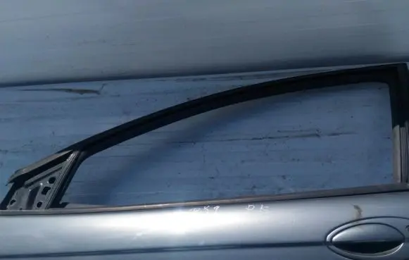 Citroen C5 Front door window glass four-door pilka