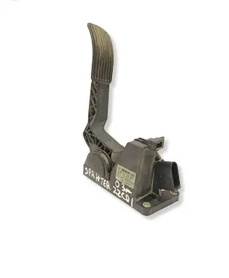 Mercedes-Benz Vito Viano W638 Accelerator throttle pedal A9013000404 0281002335 681109215