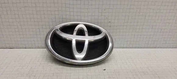 Toyota Corolla E120 E130 Manufacturer badge logo/emblem 7531102120 397219640M