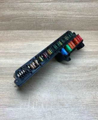 BMW 5 E60 E61 Fuse module 6957330