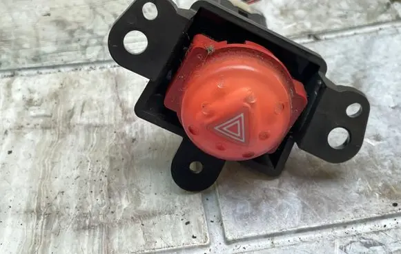 Nissan Almera Tino Hazard light switch 06016