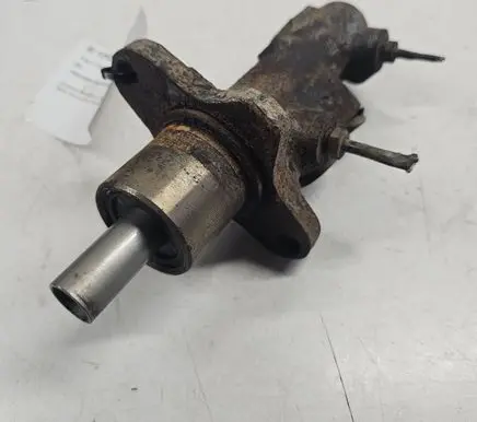 Volkswagen Golf III Master brake cylinder