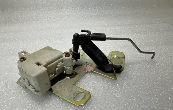 Volkswagen Touareg I Tailgate boot lock/latch motor 7L6827425