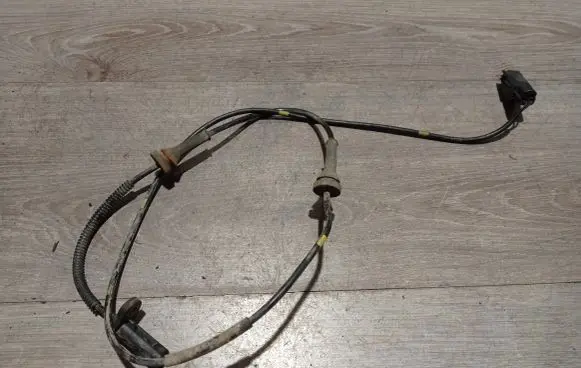 Volvo XC90 ABS brake wheel speed sensor 10071161783 30682478