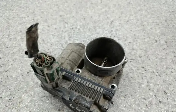 Nissan Primera Throttle body valve SERA57601