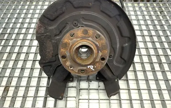 Volkswagen Golf VII Front wheel hub spindle knuckle