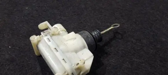 Mercedes-Benz E W124 Central locking vacuum pump 