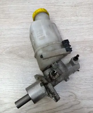 Alfa Romeo GT Brake fluid reservoir 320670941