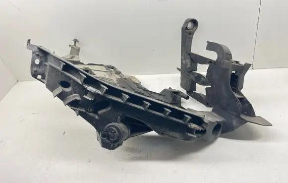Headlight/headlamp mounting bracket