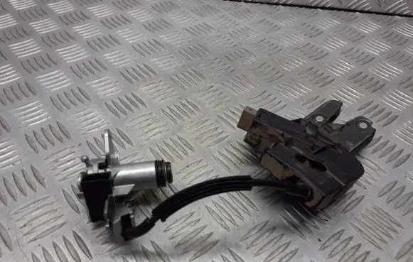 Audi A6 S6 C6 4F Tailgate/trunk/boot lock/catch/latch 4F5827505C