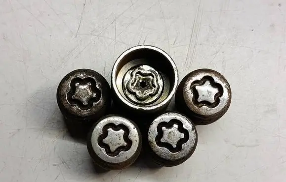 Hyundai i30 Nuts/bolts AW21FW84