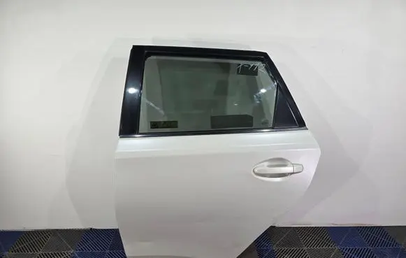 Toyota Auris E180 Rear door PAINTCODE070