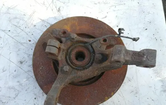 Opel Astra H Front wheel hub spindle knuckle