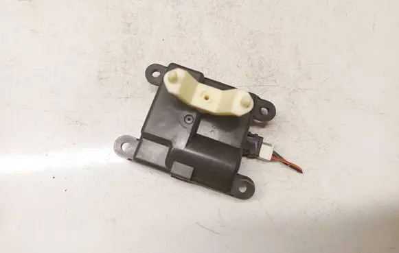 Nissan Primera Air flap motor/actuator 3C27030840