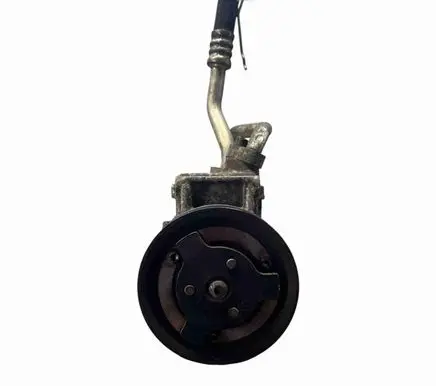 Volkswagen Golf VI Air conditioning (A/C) compressor (pump) 5N0820803A