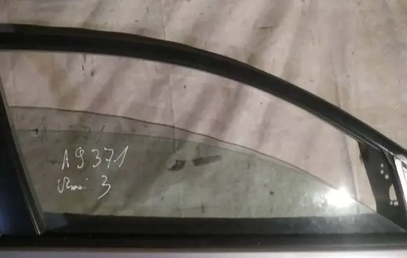 Mazda 3 I Front door window glass four-door as2
