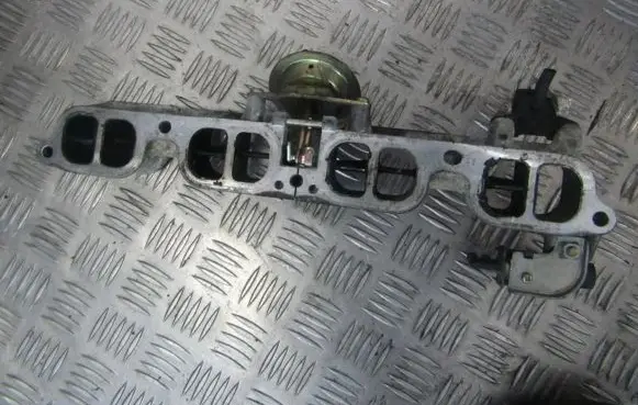 Toyota Avensis T250 Intake manifold