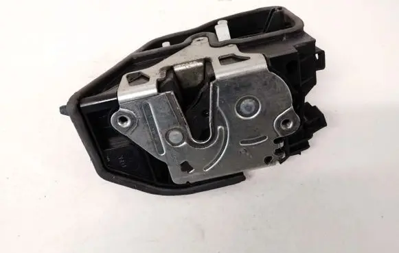 BMW X3 E83 Front door lock 7167067