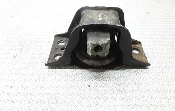 Nissan Note (E11) Engine mount bracket