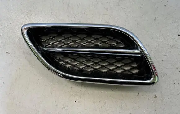 Nissan Primera Front bumper upper radiator grill 623209F5