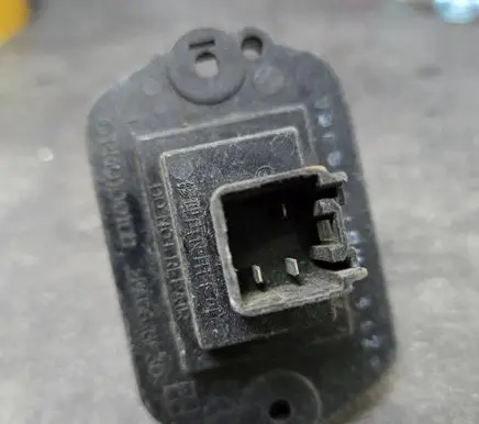 Mazda 6 Heater blower motor/fan resistor PM010010B