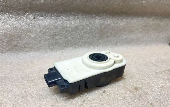 BMW 5 G30 G31 G38 Radiator active air flap actuator 5811R1000