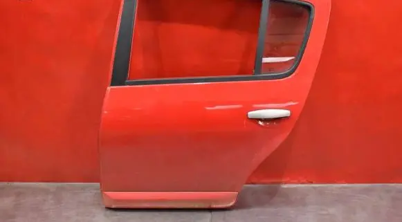 Dacia Sandero Rear door