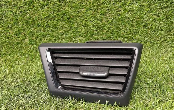Nissan Leaf II (ZE1) Dashboard side air vent grill/cover trim EA815312100
