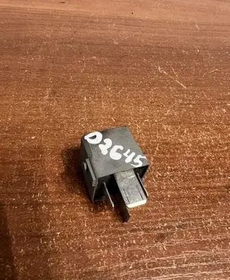 Mercedes-Benz E W210 Other relay A0025422619 D2645