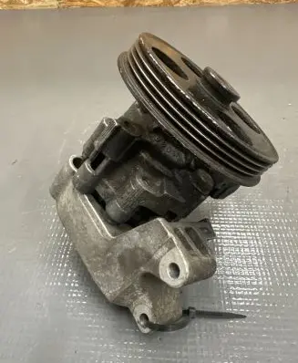 Opel Insignia A Power steering pump 55564138