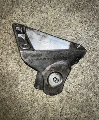 BMW 5 E60 E61 Engine mounting bracket 6761149 TF196004