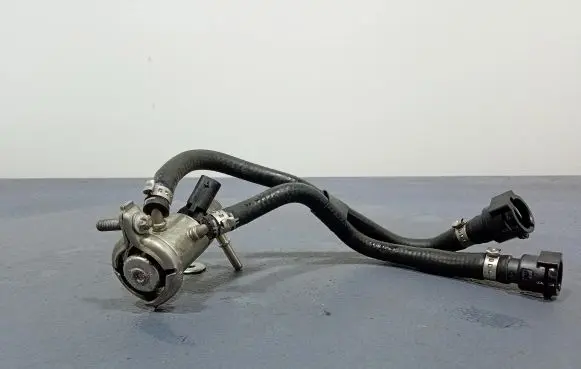 BMW X3 E83 Fuel injector 8580210