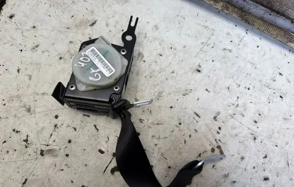 BMW 3 E90 E91 Rear seatbelt 3052985