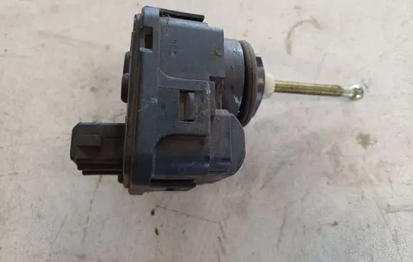 Audi A6 S6 C4 4A Headlight level adjustment motor 4A0941295