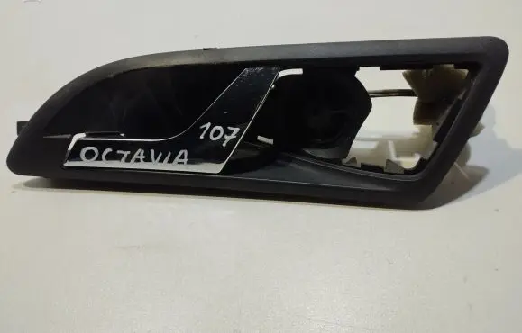 Skoda Octavia Mk2 (1Z) Rear door interior handle 1Z0035411B 1Z0839247