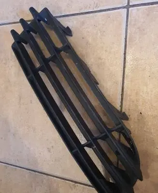 Mitsubishi Colt Front bumper lower grill MN105194