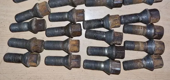 Volvo V70 Nuts/bolts 