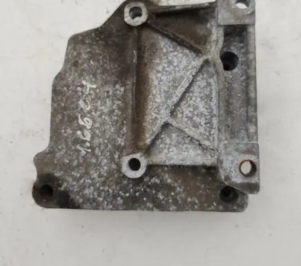 Citroen C4 I Engine mounting bracket