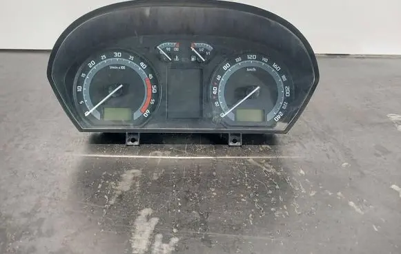 Speedometer (instrument cluster)