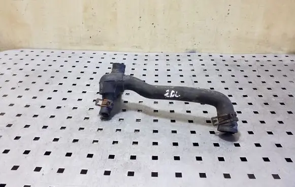 Volkswagen PASSAT B4 Engine coolant pipe/hose 037121053J