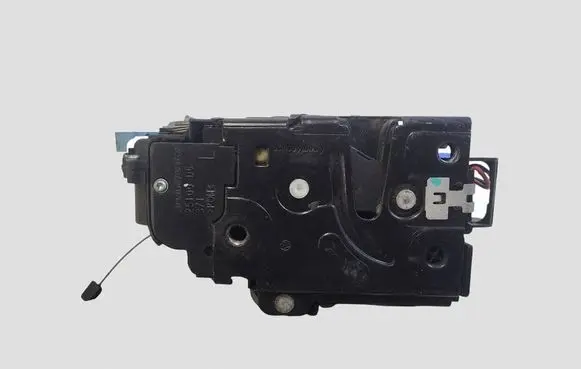 Volkswagen Touran I Front door lock 3D1837015AP