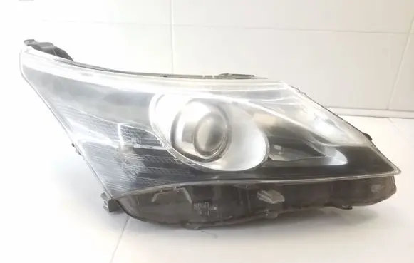 Toyota Avensis T270 Headlight/headlamp KOITO0526