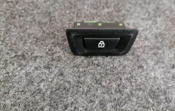 BMW 6 F12 F13 Tailgate/boot open switch button 9162644